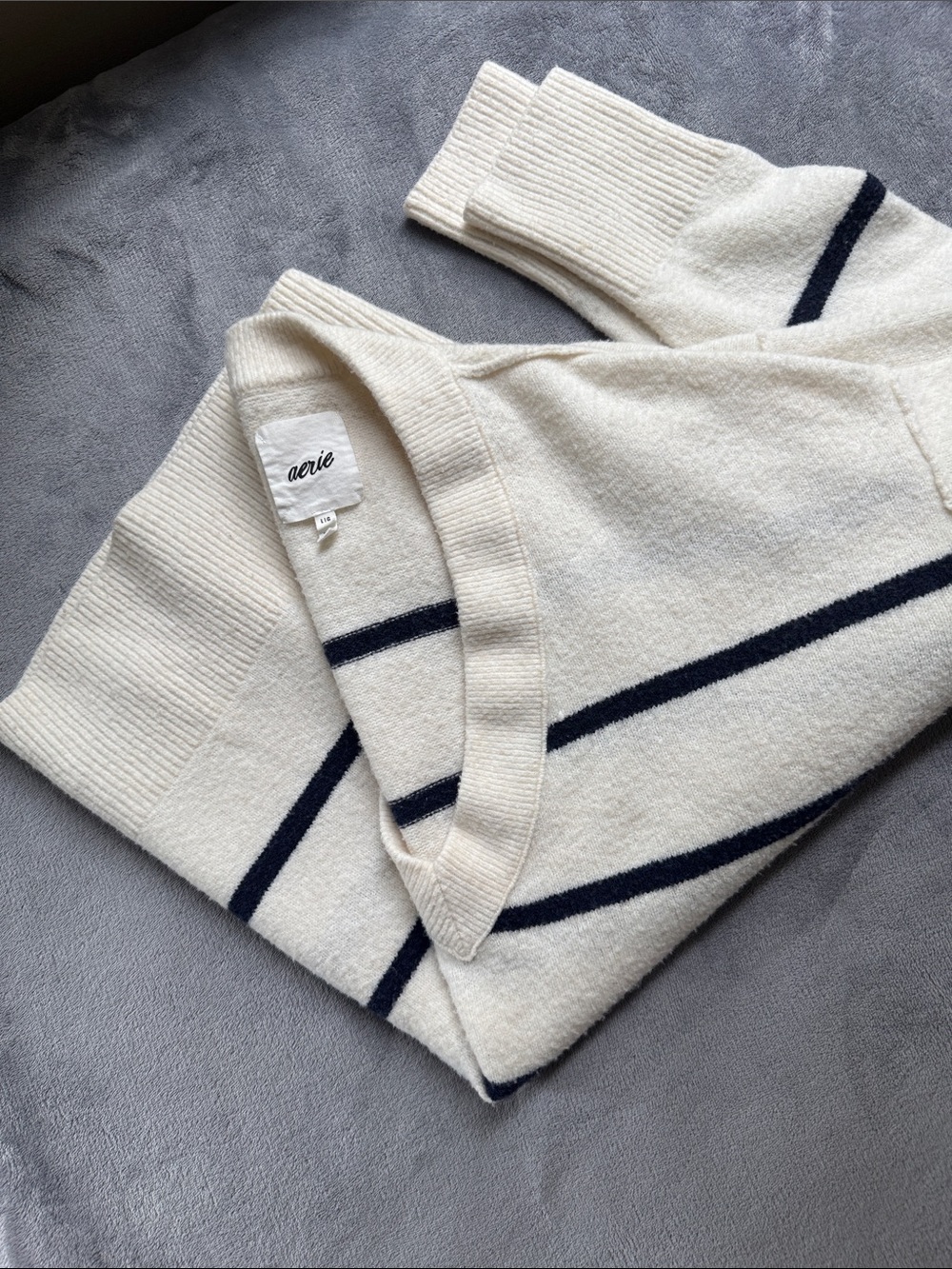 aerie UnReal V-Neck Sweater in Toasted Coconut - Large - Picture 10 of 10